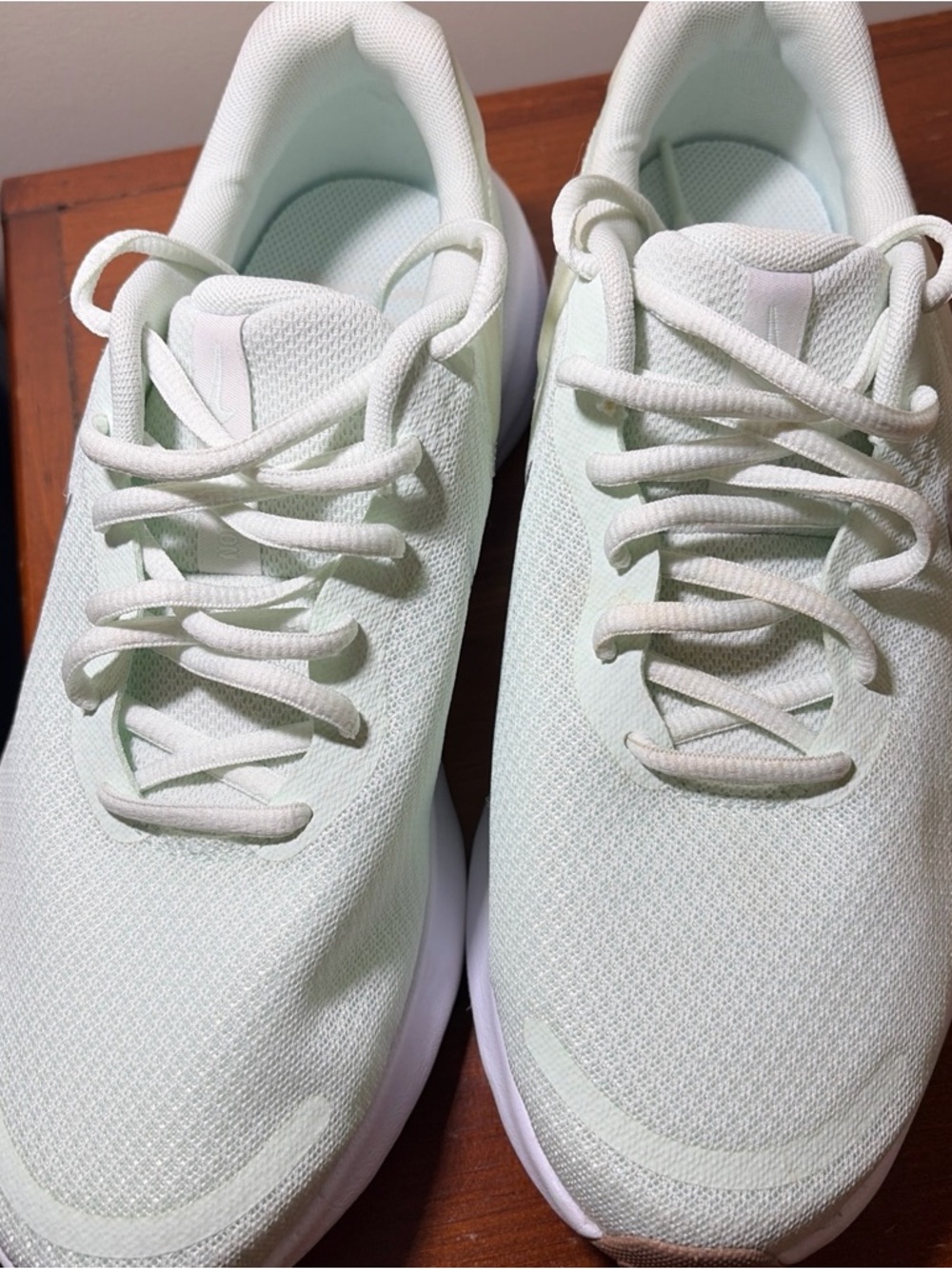 Nike Women’s Revolution 7 Shoe Sneakers Barely Green Wom 9.5 New